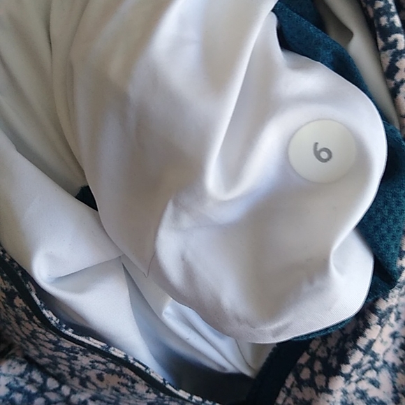 Lululemon women's light weight athletic jacket Runaway - Picture 11 of 12